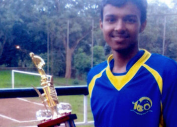 Indický chlapec v národním týmu v kopané