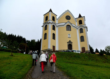 Charitní pouť v Neratově