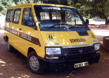 Autobus pro školáky z indické vesnice Mansapur