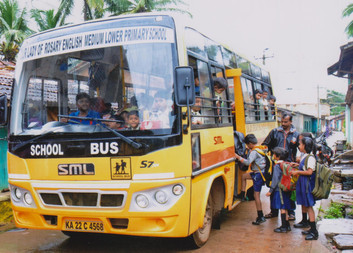 Nový školní autobus už brázdí indické cesty