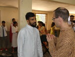 Po programu jsme se setkali s P. Prashanthem Koppalem, který byl jako dítě zapojený do projektu Adopce na dálku. Foto: Kateřina Gužíková Po programu jsme se setkali s P. Prashanthem Koppalem, který byl jako dítě zapojený do projektu Adopce na dálku. Foto: Kateřina Gužíková