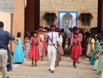 V Guledgudd nás uvítal školní orchestr a v jeho doprovodu jsme došli k budově St. Xavier´s Kannada Hr. Primary and High School. Foto: Kateřina Gužíková V Guledgudd nás uvítal školní orchestr a v jeho doprovodu jsme došli k budově St. Xavier´s Kannada Hr. Primary and High School. Foto: Kateřina Gužíková