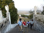 Využili jsme volnější zbytek odpoledne a vystoupali jsme na kopec (už jen po schodech) Miraculous Cross Nandgad Hill. Foto: Kateřina Gužíková Využili jsme volnější zbytek odpoledne a vystoupali jsme na kopec (už jen po schodech) Miraculous Cross Nandgad Hill. Foto: Kateřina Gužíková