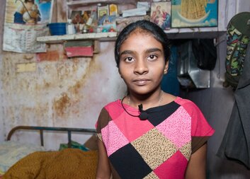 Dívka ze slumu chce léčit chudé lidi