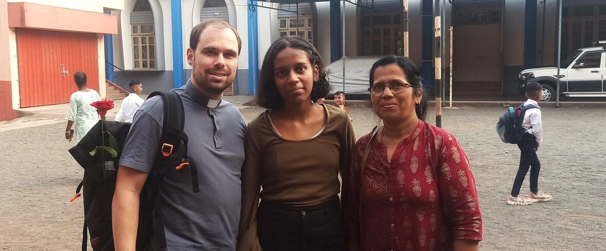 Rachel s maminkou a otcem Jendou Pitřincem